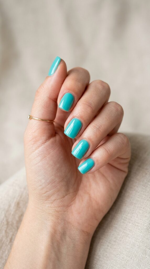 18 Short Summer Nails That Are Cute, Bright & Totally Save-Worthy Ideas to Elevate Your Style 7 Turquoise nails glossy 202604251144
