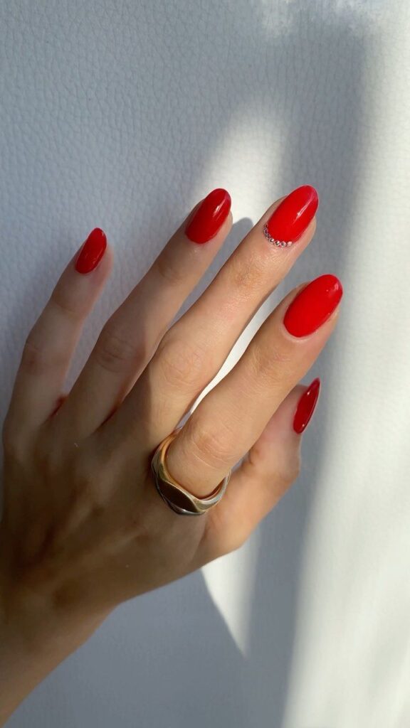 19 Red Almond Nails That Prove Classic Manicures Are Never Boring 22 image1 1