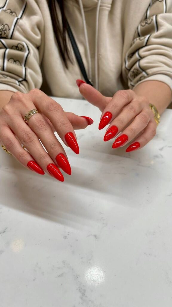 19 Red Almond Nails That Prove Classic Manicures Are Never Boring 7 image14 1