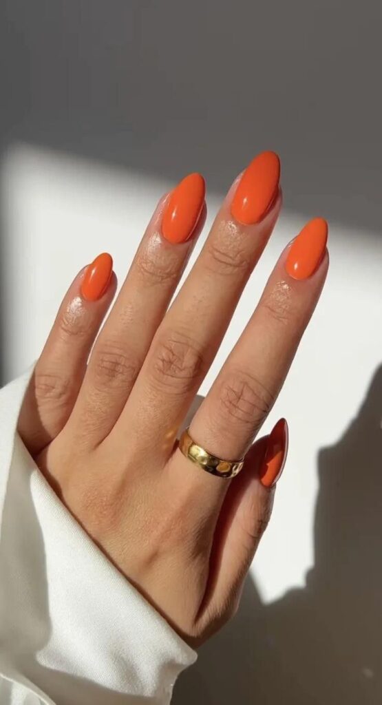 19 Red Almond Nails That Prove Classic Manicures Are Never Boring 9 image16 1