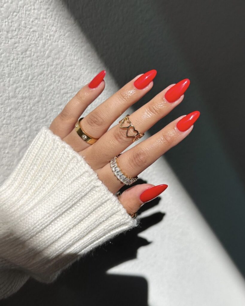 19 Red Almond Nails That Prove Classic Manicures Are Never Boring 23 image2 1