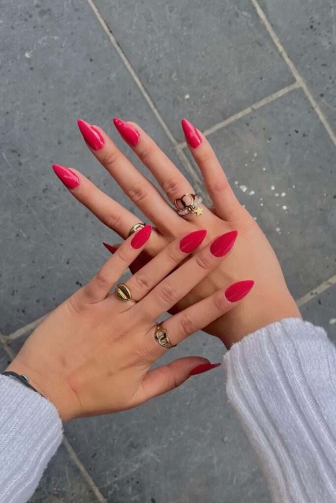 19 Red Almond Nails That Prove Classic Manicures Are Never Boring 16 image26