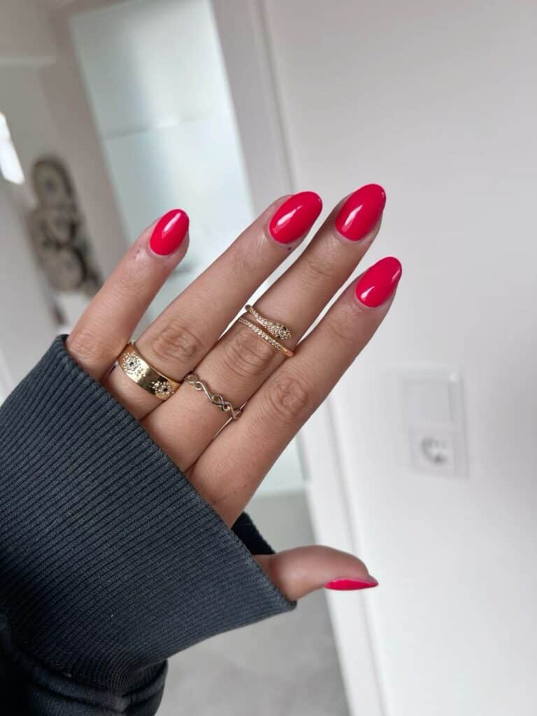 19 Red Almond Nails That Prove Classic Manicures Are Never Boring 17 image27