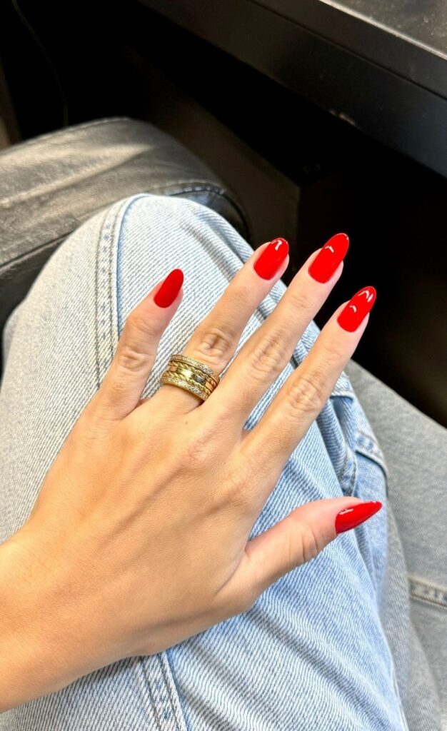 19 Red Almond Nails That Prove Classic Manicures Are Never Boring 24 image3 1