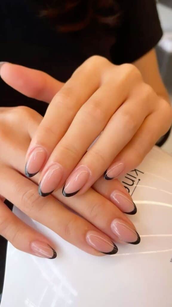 17 Black French Tip Nails That Turn a Classic Manicure Into a Statement 31 image3 2
