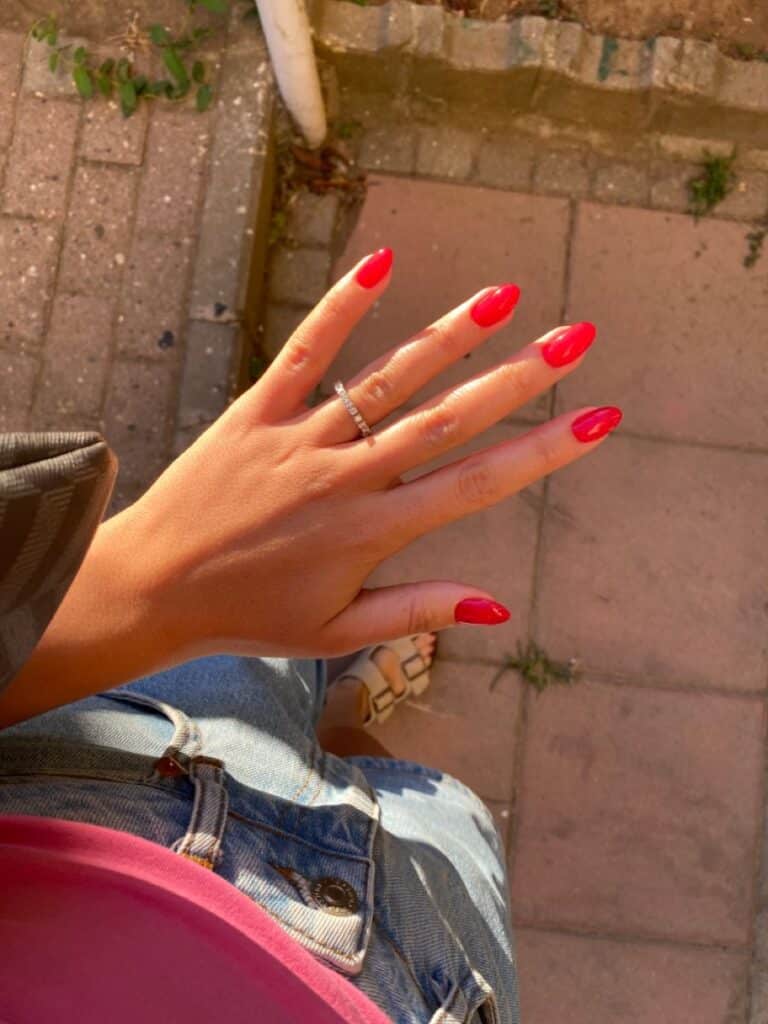19 Red Almond Nails That Prove Classic Manicures Are Never Boring 20 image30