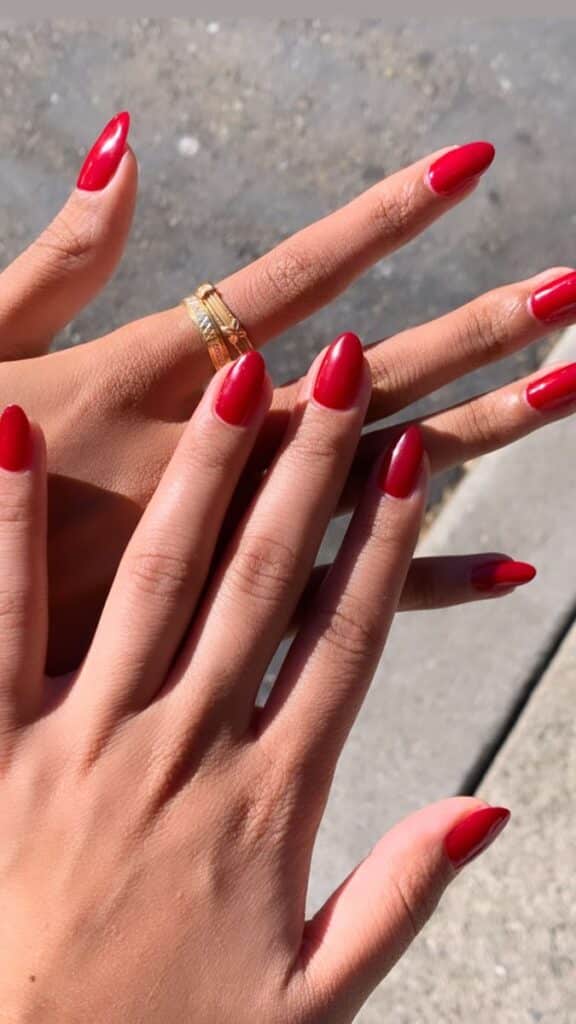 19 Red Almond Nails That Prove Classic Manicures Are Never Boring 21 image31
