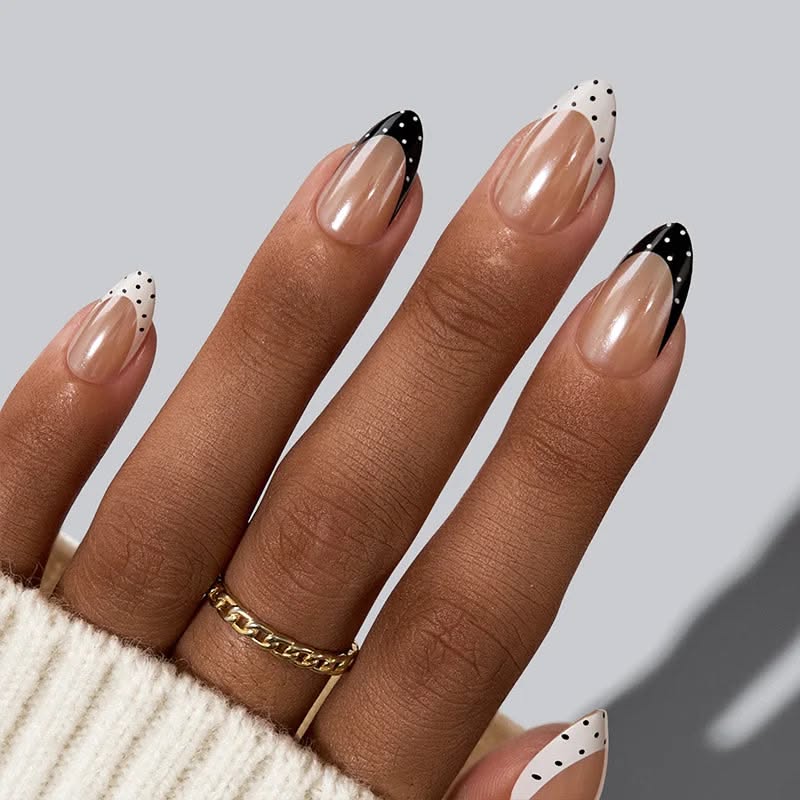 17 Black French Tip Nails That Turn a Classic Manicure Into a Statement 32 image4 1