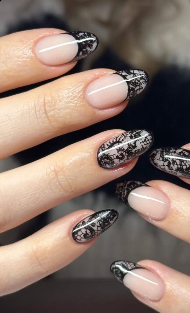 17 Black French Tip Nails That Turn a Classic Manicure Into a Statement 33 image8 2